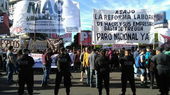 Corte en San Luis y Corrientes contra las reformas del Gobierno