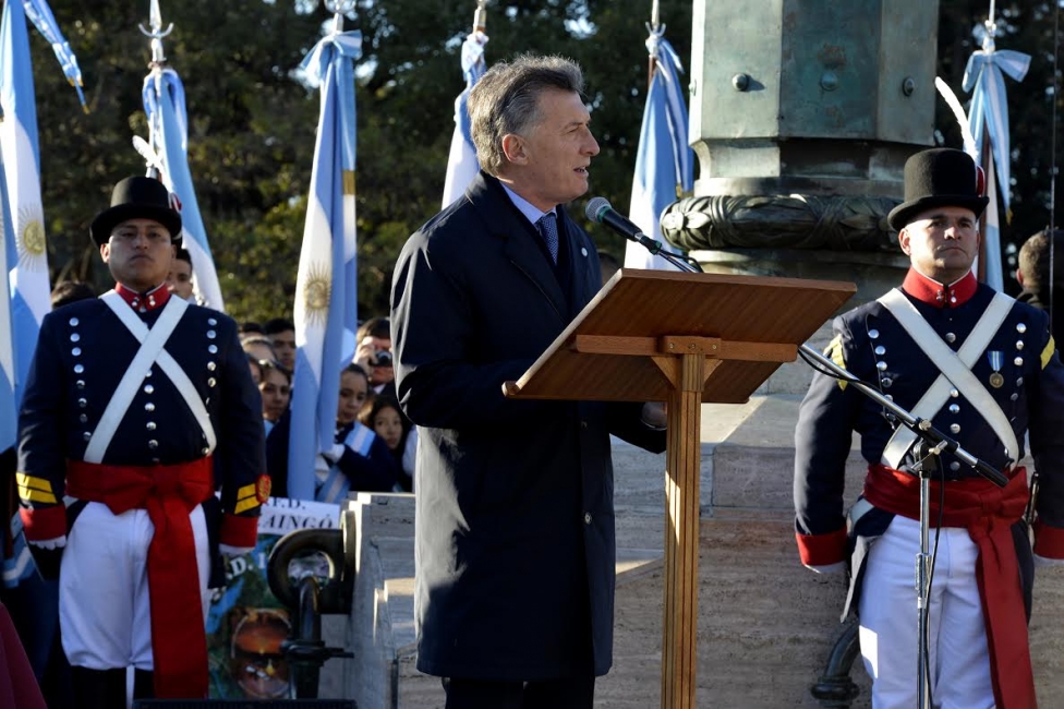 “Con el acuerdo con el FMI, Macri debería prestar juramento a la bandera yanqui”