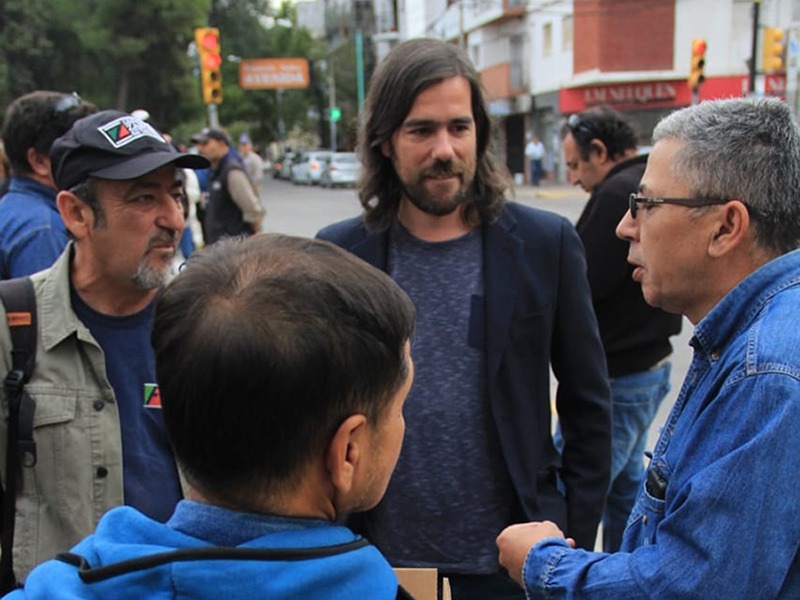 Nicolás del Caño llegó a Neuquén para respaldar el último tramo de la campaña del FIT