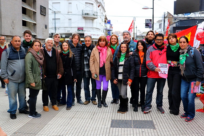 Los candidatos del Frente de Izquierda Unidad en PBA lanzaron campaña electoral en Lomas de Zamora