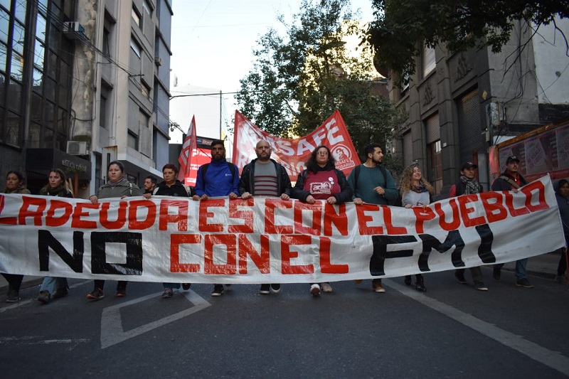 Contra el ajuste: El Frente de Izquierda Unidad y el sindicalismo combativo marchó en Rosario