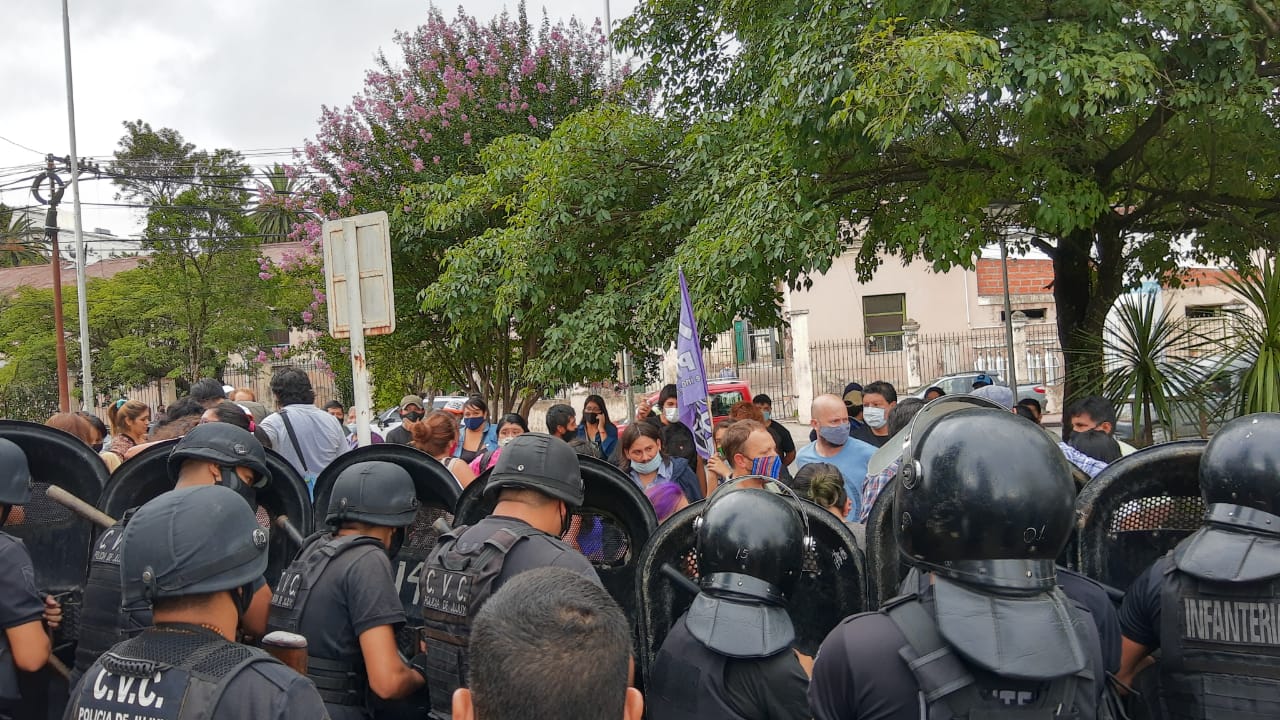 Jujuy: policía de Morales reprimió la movilización por la asunción de diputado del FIT