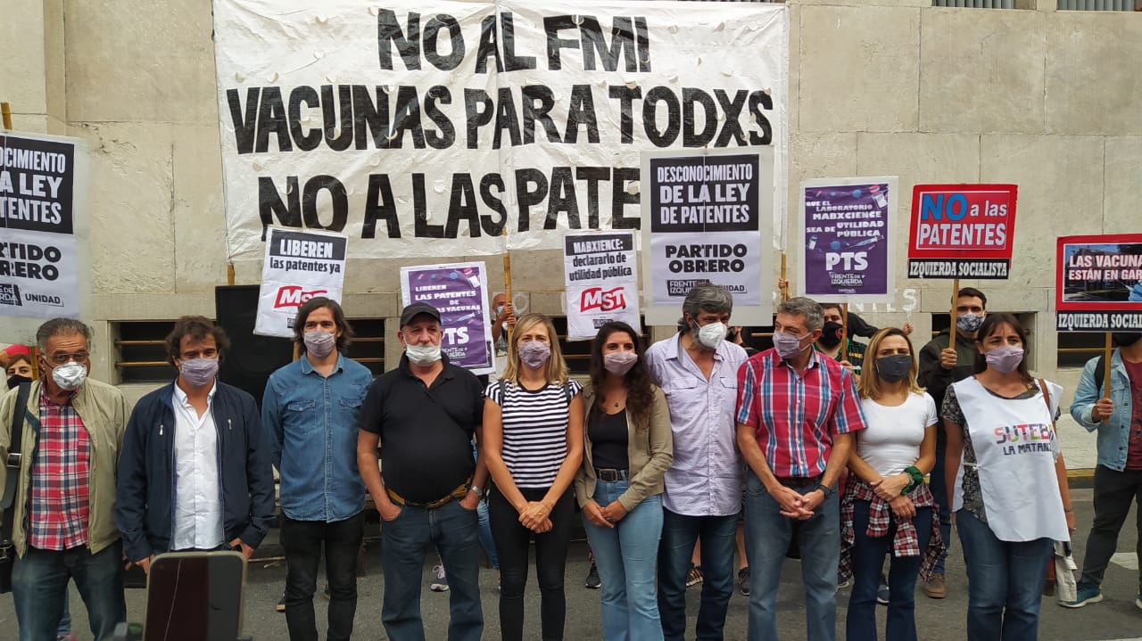 Vacunas: la izquierda realizó acto frente al Ministerio de Salud por la declaración de utilidad pública del laboratorio de Sigman