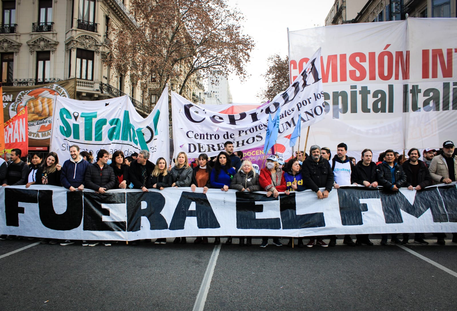 Masiva movilización en Plaza de Mayo: la izquierda y decenas de organizaciones contra el ajuste y el FMI