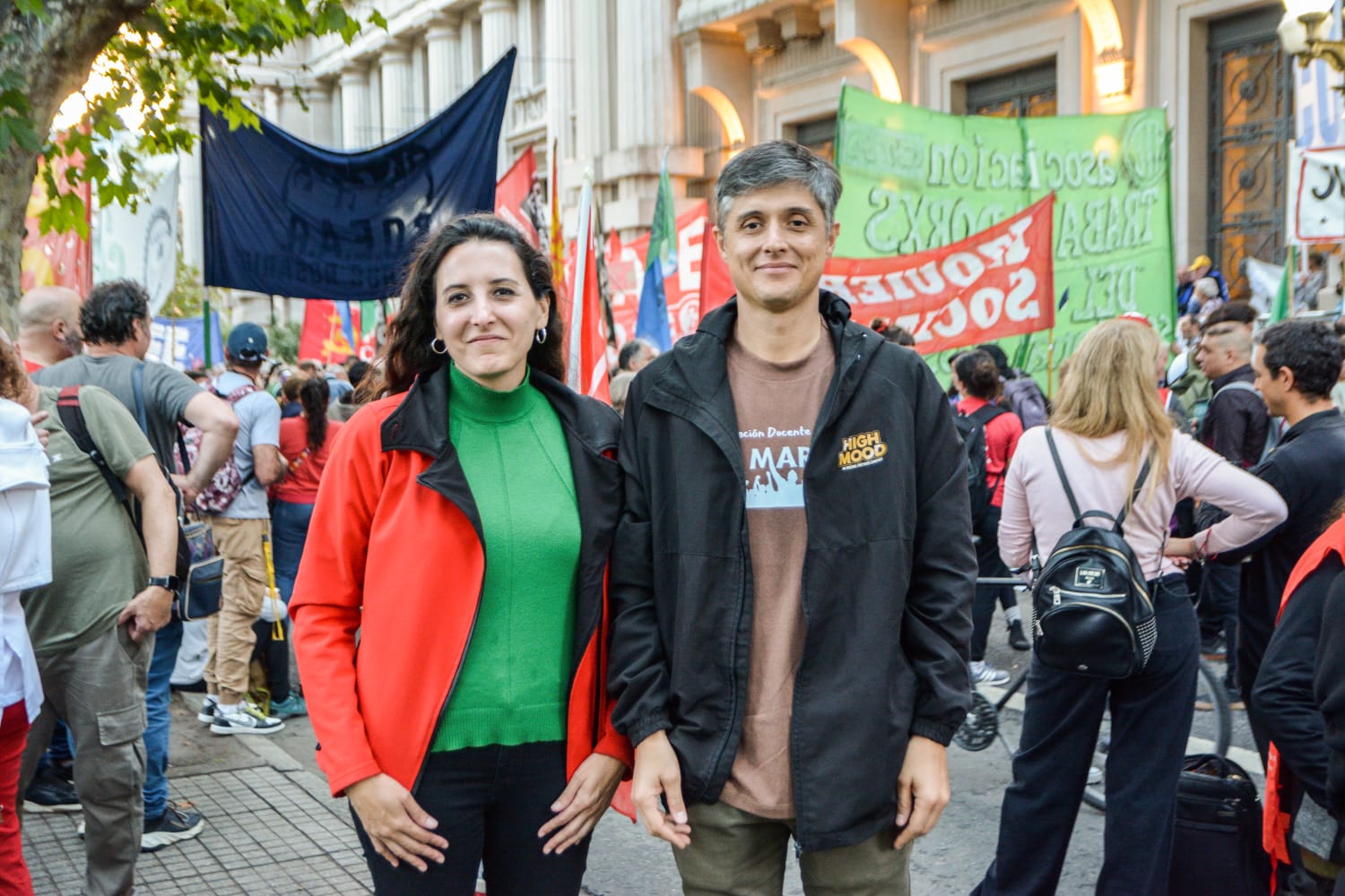 El Frente de Izquierda cerró su campaña marchando con los jubilados y convocando a parar masivamente el 10 de abril
