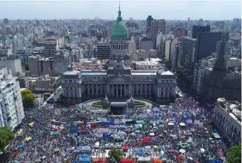 Bregman y Del Caño llaman a movilizar masivamente al Congreso cuando se trate la reforma laboral