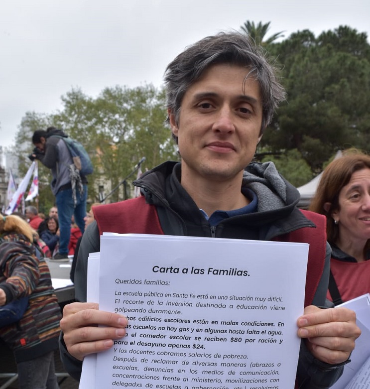 Concentración por la reincorporación del docente Franco Casasola