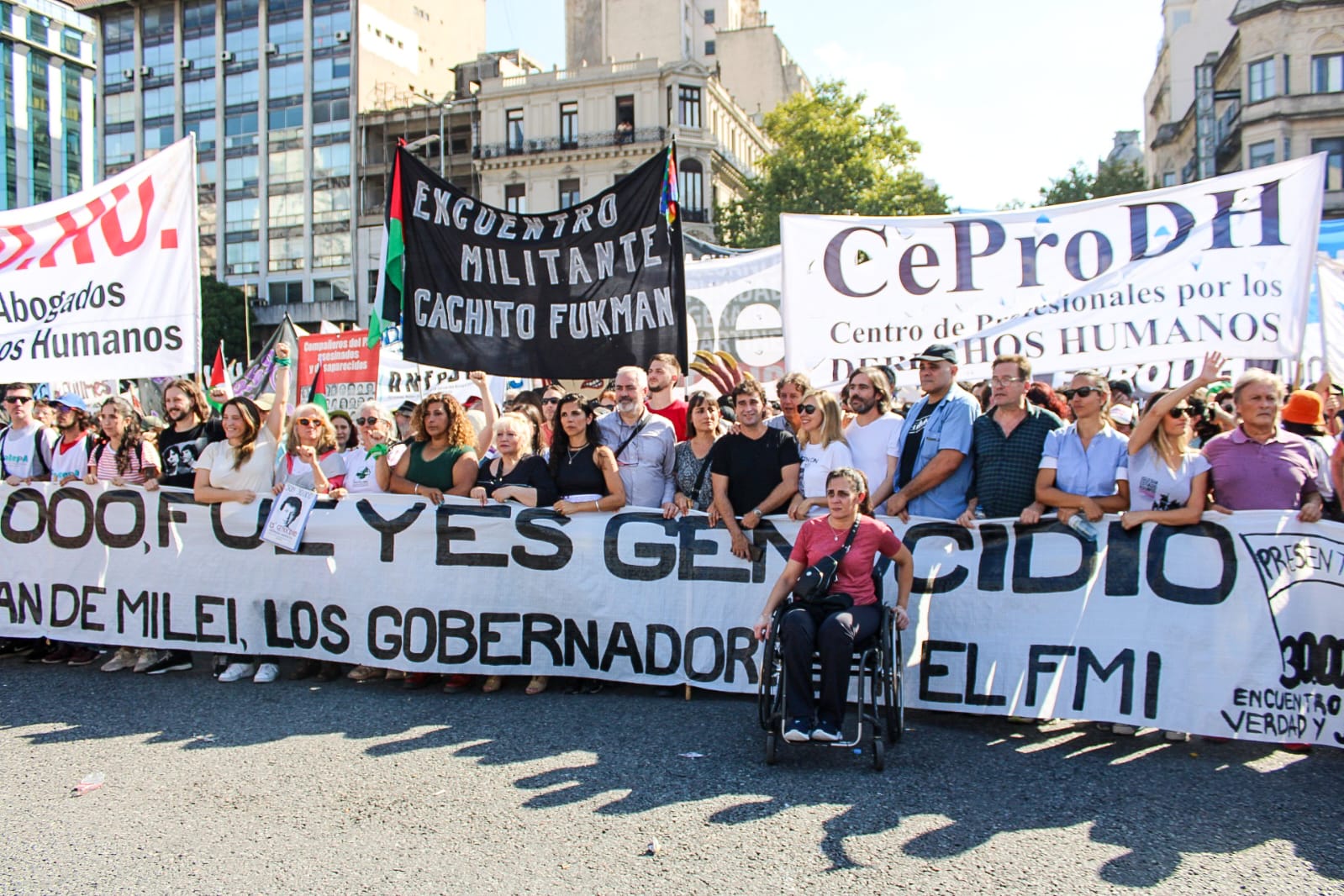 Bregman y Del Caño: "El gobierno provoca y miente con un video, la respuesta es la masiva movilización que colmó las plazas hoy"
