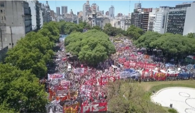 La izquierda junto al sindicalismo combativo movilizan al Congreso contra la reforma laboral