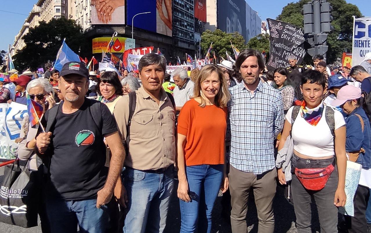 Alejandro Vilca y Natalia Morales acompañaron a comunidades indígenas en CABA: “Apoyamos su reclamo contra la Reforma”