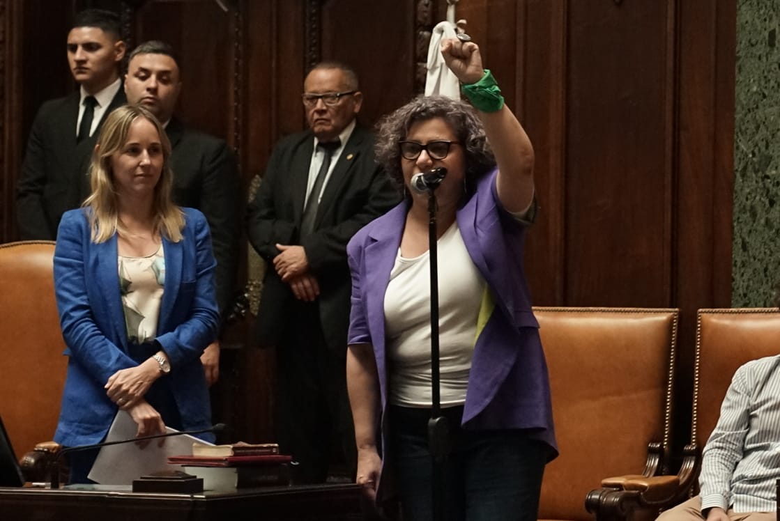 Andrea D'Atri juró como legisladora y cuestionó el Presupuesto: “Jorge Macri es el mejor soldadito de Bullrich y de Milei”