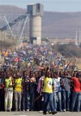 Ola de huelgas mineras en Sudáfrica
