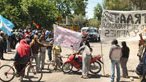 SIGUE EL CORTE DE LOS OBREROS AJEROS EN LA RUTA 50 DE RODEO DEL MEDIO