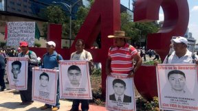Reprimen la XII Jornada Global por Ayotzinapa