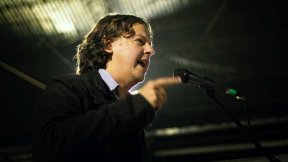 Christian Castillo recorre la provincia con duras críticas a los candidatos del FpV 