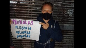 Legislatura: Gastón Remy se encadenó en señal de protesta frente a la proscripción de Morales