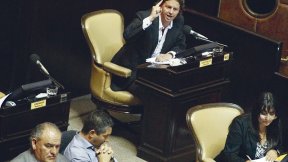 Christian Castillo rotó su banca de diputado