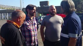 Nicolás del Caño y Octavio Crivaro visitan el acampe de los aceiteros de Cargill