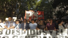La izquierda moviliza a Tribunales con la CGT reclamando paro activo y un plan de lucha hasta derrotar el decretazo y el ajuste de Milei