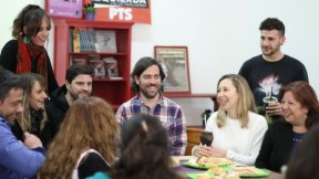 Del Caño arrancó la campaña junto a Myriam Bregman y docentes en Lugano