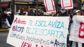 Trabajadores de Alicorp se movilizan al Ministerio de Trabajo exigiendo la reinstalación de los despedidos