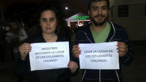 Jóvenes candidatos del PTS en apoyo a la lucha de estudiantes chilenos