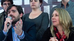 Escándalo en el Congreso: Del Caño critica al oficialismo, pero también a la oposición