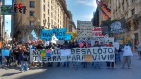 A Plaza de Mayo por Guernica: Diputados del Frente de Izquierda Unidad acompañaron el reclamo por vivienda
