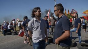 Del Caño participó de jornada de lucha de trabajadores de Fabricaciones Militares en Azul 