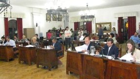 Concejal del PO rompe con los principios del FIT al votar presupuesto