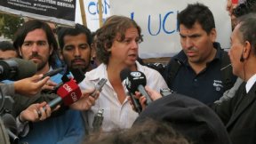 Junto a Del Caño y Castillo, Hermosilla se solidarizó con trabajadores de la Línea 60