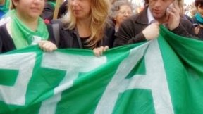 Myriam Bregman y Andrea D'Atri marcharon por el derecho al aborto con Pan y Rosas y el FIT