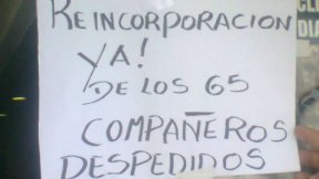 Intentan desalojar a los trabajadores despedidos