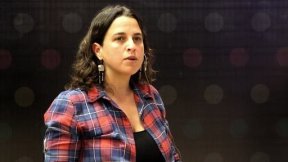 Daniela Planes sale al cruce de Gustavo Sáenz tras suspensión de las elecciones anticipadas