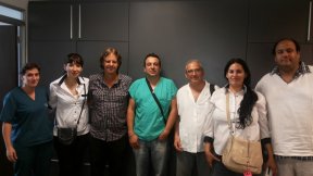 Castillo junto a trabajadores de la Clínica Modelo del Oeste que pelean por salarios adeudados
