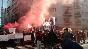 Trabajadores de Donnelley marcharon al Ministerio de Trabajo: exigen a Tomada que garantice sus salarios