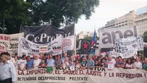 La izquierda marchó a Plaza de Mayo a cuarenta años del golpe cívico militar