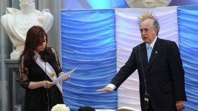 Dólares y petróleo para los buitres imperialistas