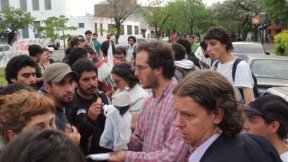 Christian Castillo repudió la represión a los trabajadores del Diario Hoy