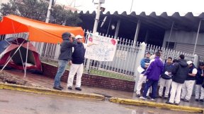 Trabajadores de Alicorp inician vigilia e instalarán carpa en puerta de fábrica en protesta contra despidos