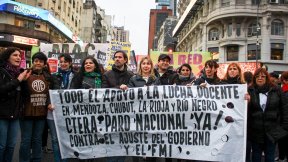 Del Caño y Bregman: "Salimos a la calle para que los platos rotos de esta crisis la paguen quienes la provocaron, no los trabajadores y el pueblo"