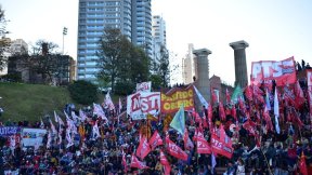 El Frente de Izquierda Unidad copó las escalinatas del Parque España