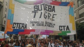 Scioli no paga salarios a los docentes