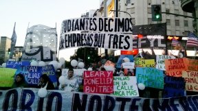 “Apoyamos a obreros de Lear y Donnelley, unidos contra las patronales buitres. Cristina los quiere dividir” 