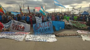 Movilización y acto en Casa del Neuquén en apoyo a la histórica lucha de las y los trabajadores de la salud