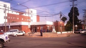 "Ante la crisis de la salud pública, el gobierno responde con la militarización del Hospital Alende"