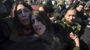 Repudio a la detención de la nieta restituida Victoria Moyano cuando se solidarizaba con los trabajadores de Lear