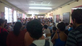 Masiva asamblea estudiantil se solidariza con la huelga docente y llama a movilizarse este 24 de marzo por la absolución de los petroleros de las Heras