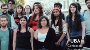 A defender las banderas de la juventud