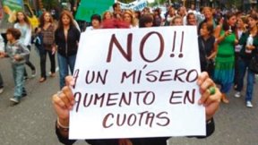Masivo acatamiento contra el ataque del gobierno a los docentes